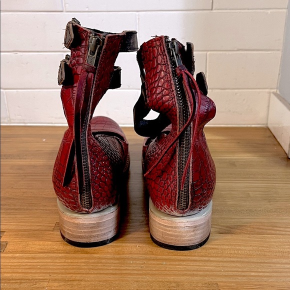 Freebird Maribel Red Crocodile Embossed Shoes Womens Size 11 Ankle Strap Leather - Picture 5 of 8